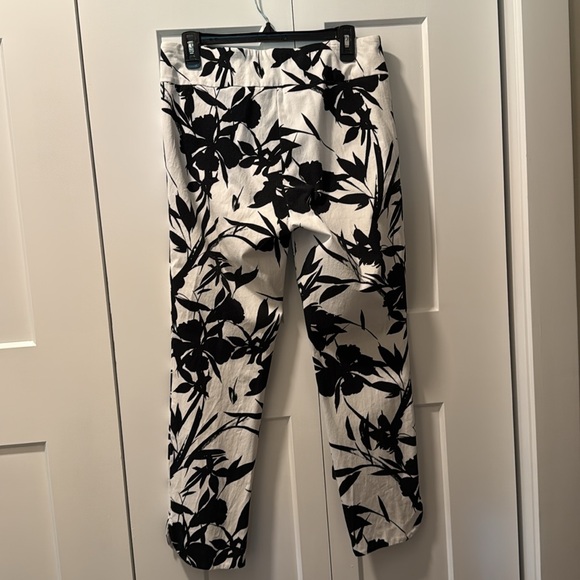 Soft Surroundings Women's Pull on Crop Pants Size M - Picture 2 of 5